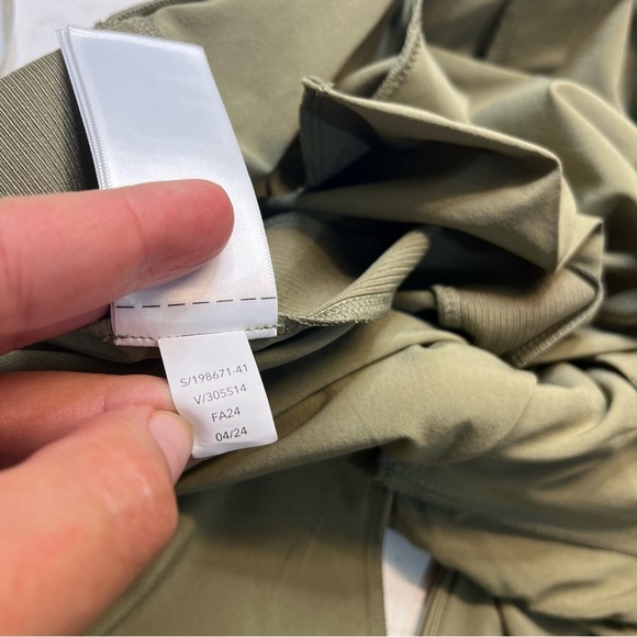 Athleta Brooklyn Mid Rise Ankle Pant Moss Olive Green Ribbed Textured, size 8 - Picture 13 of 16